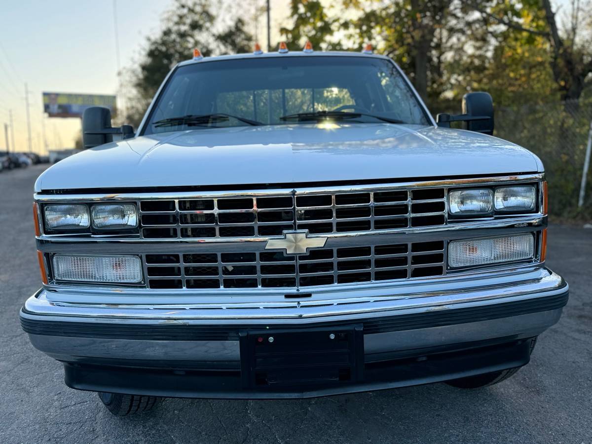 Chevrolet-Silverado-3500-classic-1989-white-90123-7