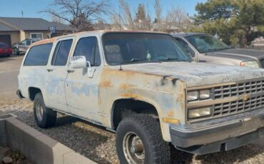 Chevrolet-Suburban-1500-4x4-1990-1