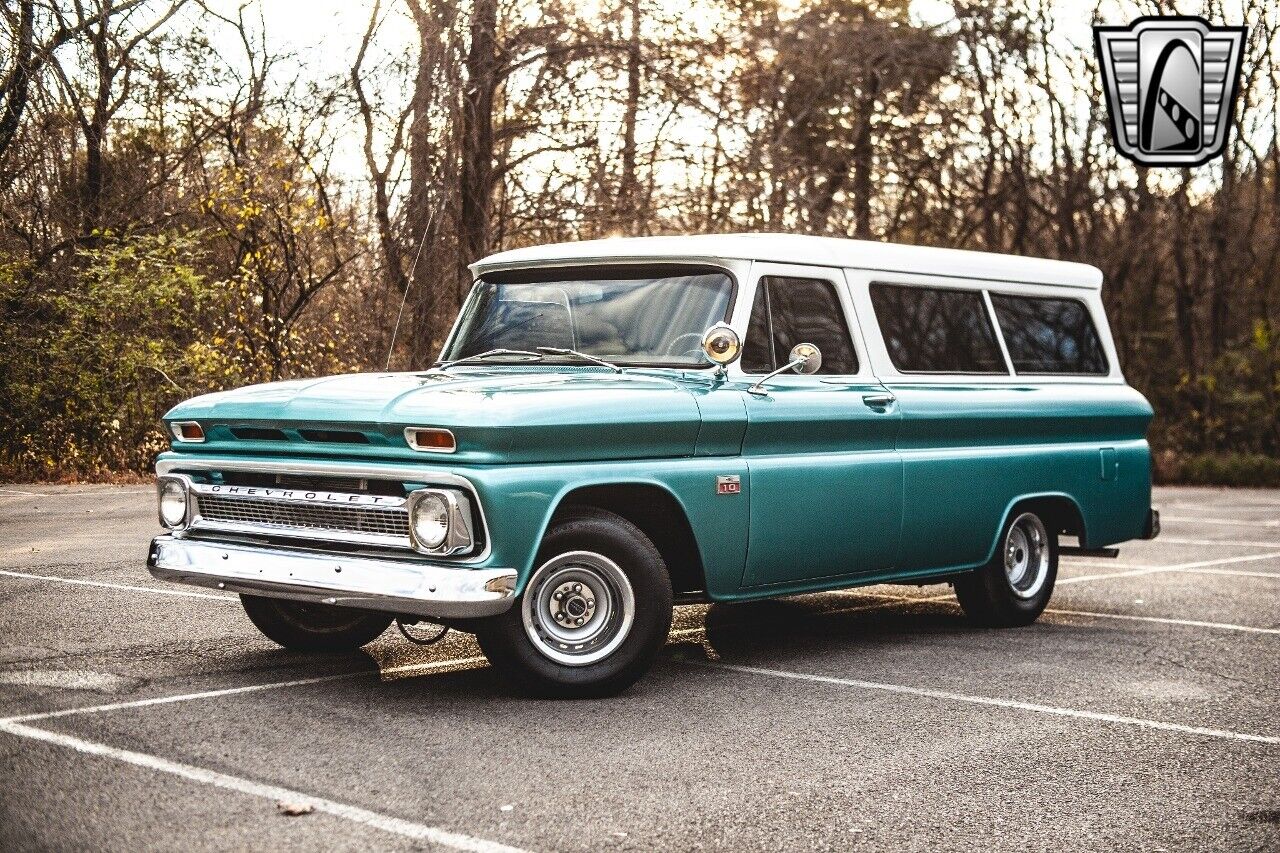 Chevrolet-Suburban-1966-Teal-Tan-25379-2