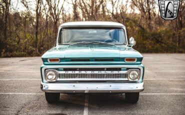 Chevrolet-Suburban-1966-Teal-Tan-25379-9