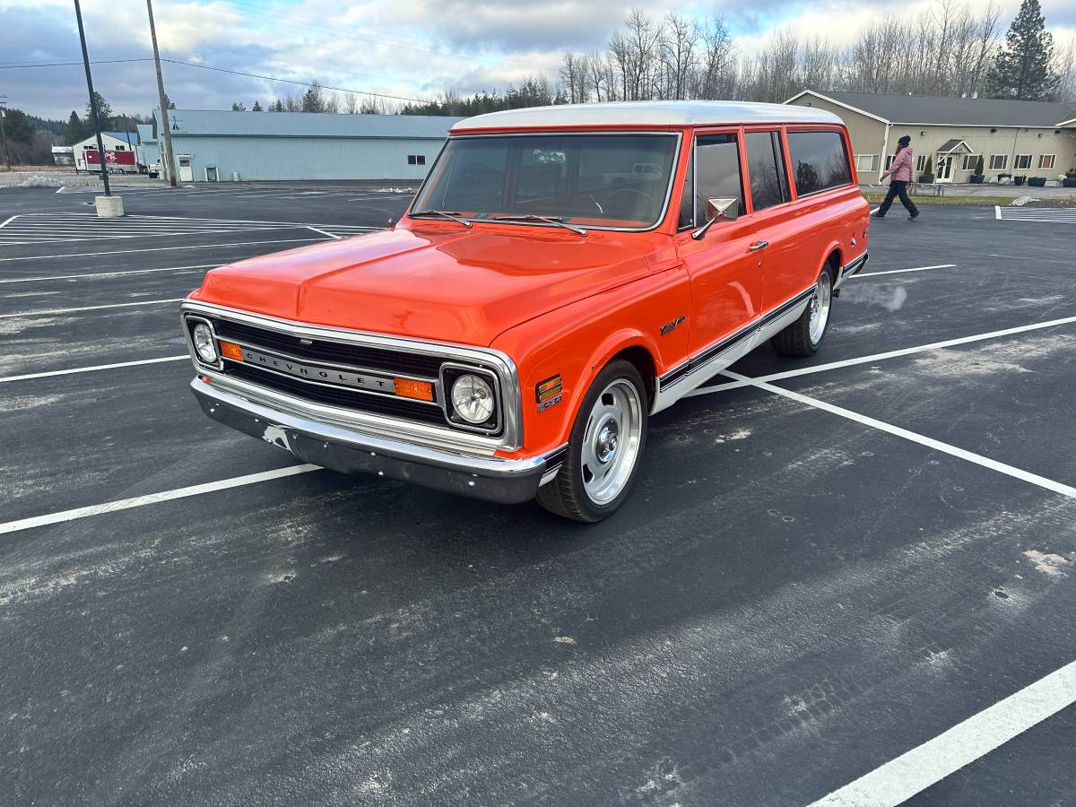 Chevrolet-Suburban-1972-1