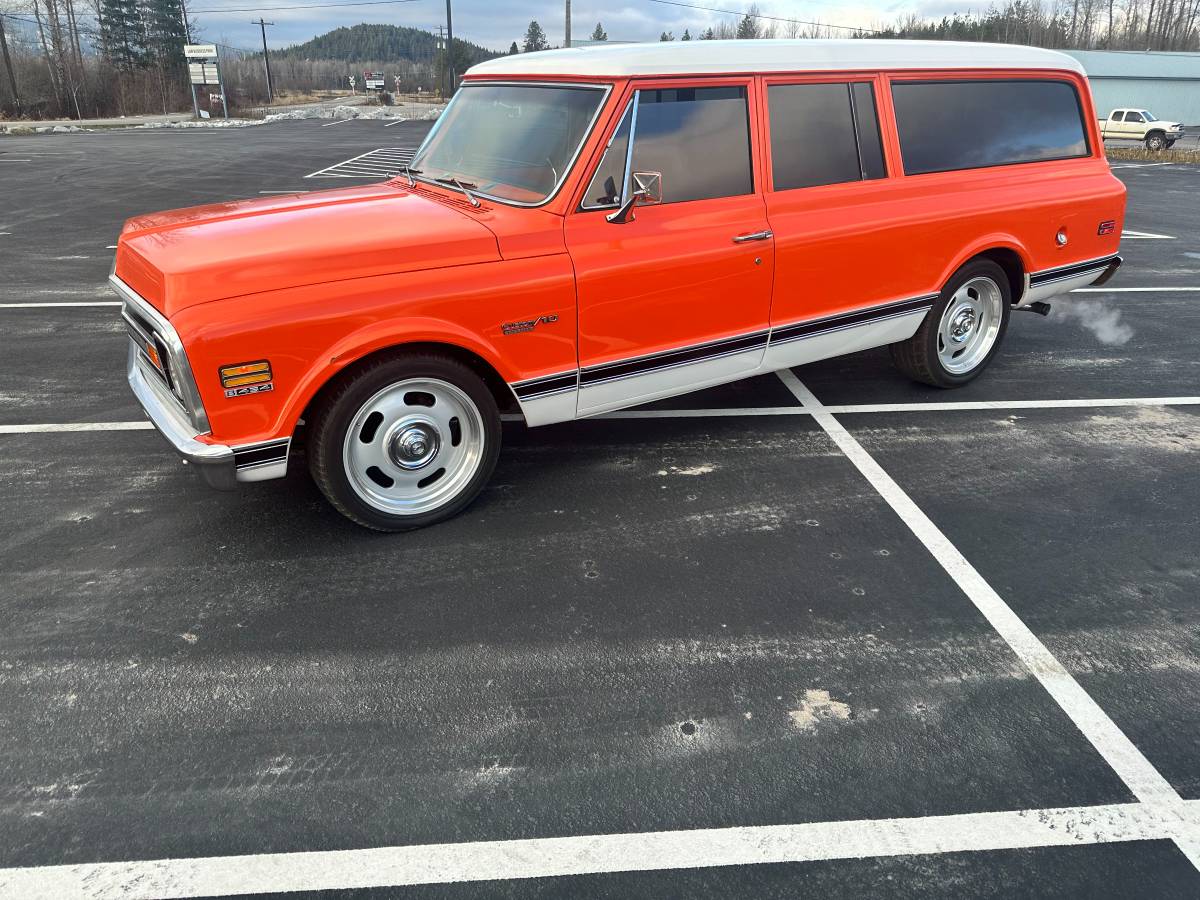 Chevrolet-Suburban-1972-18