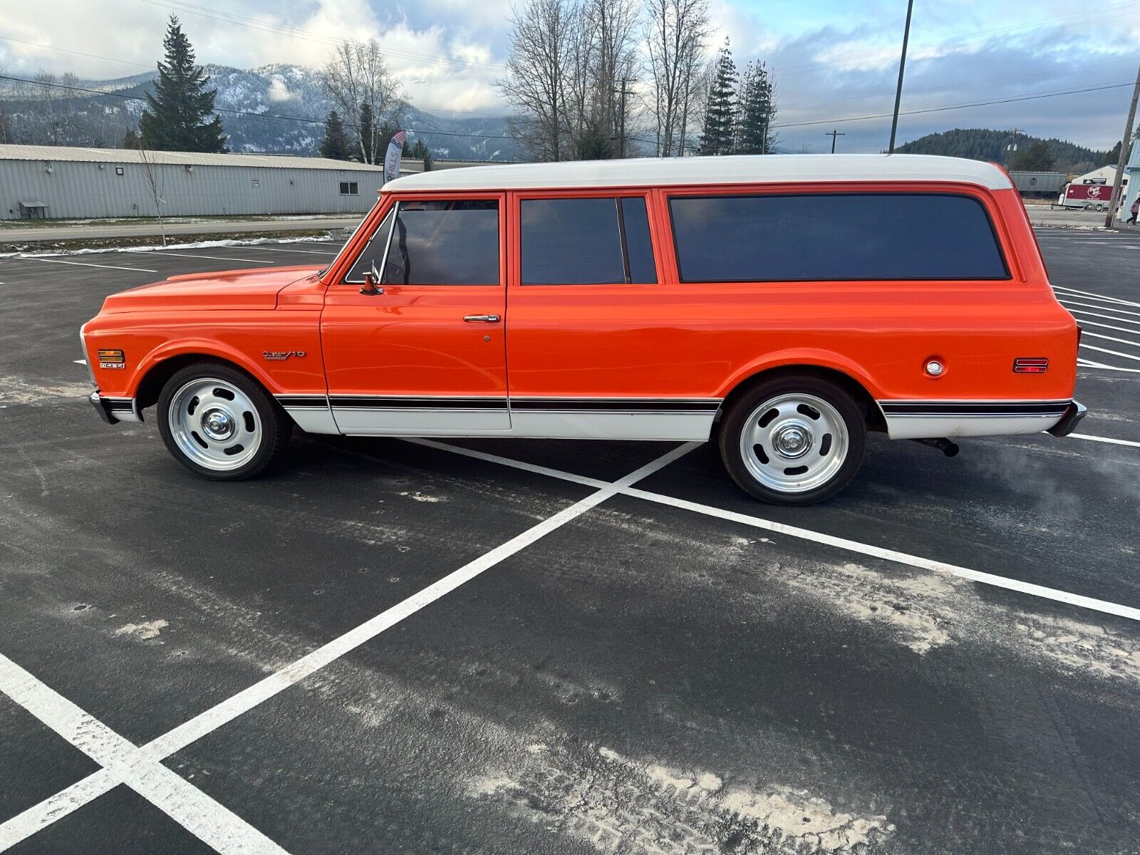 Chevrolet-Suburban-1972-4