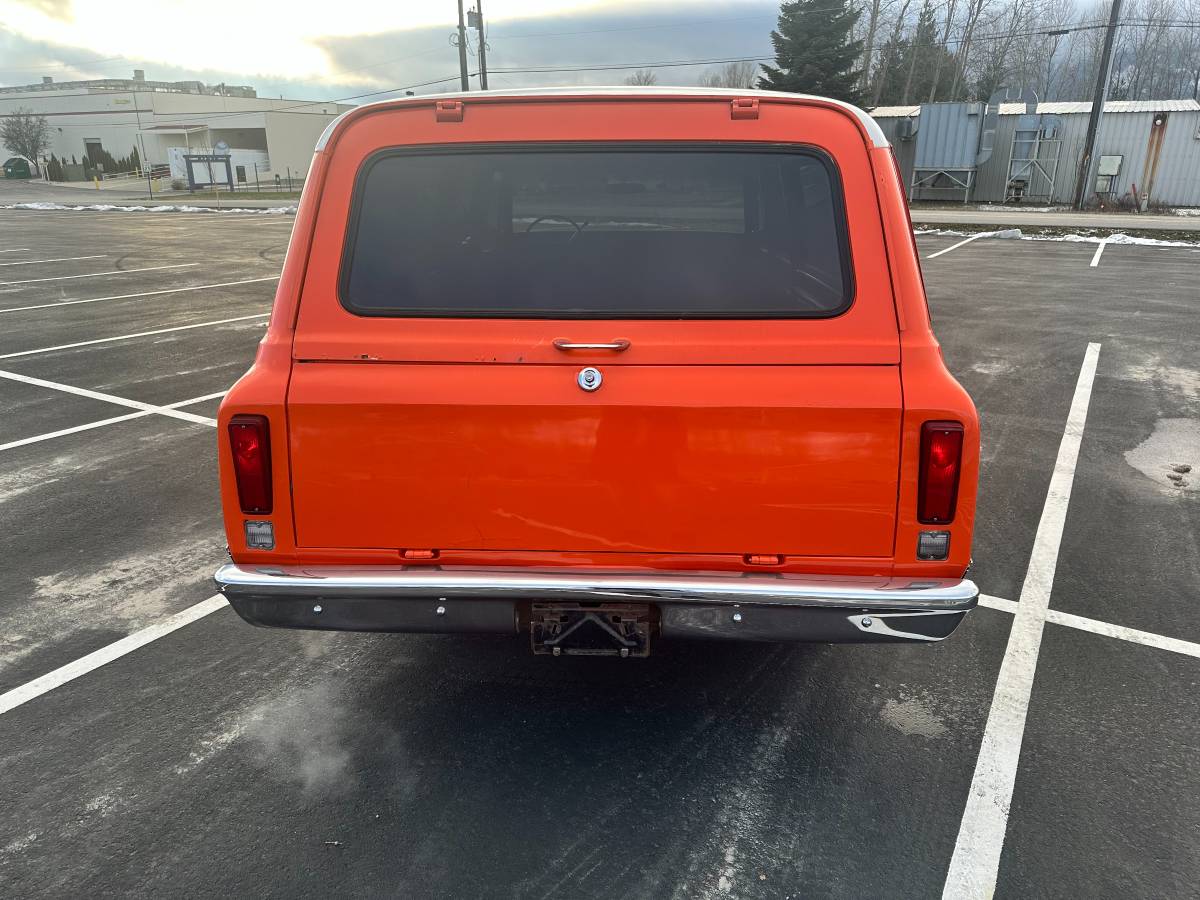 Chevrolet-Suburban-1972-4