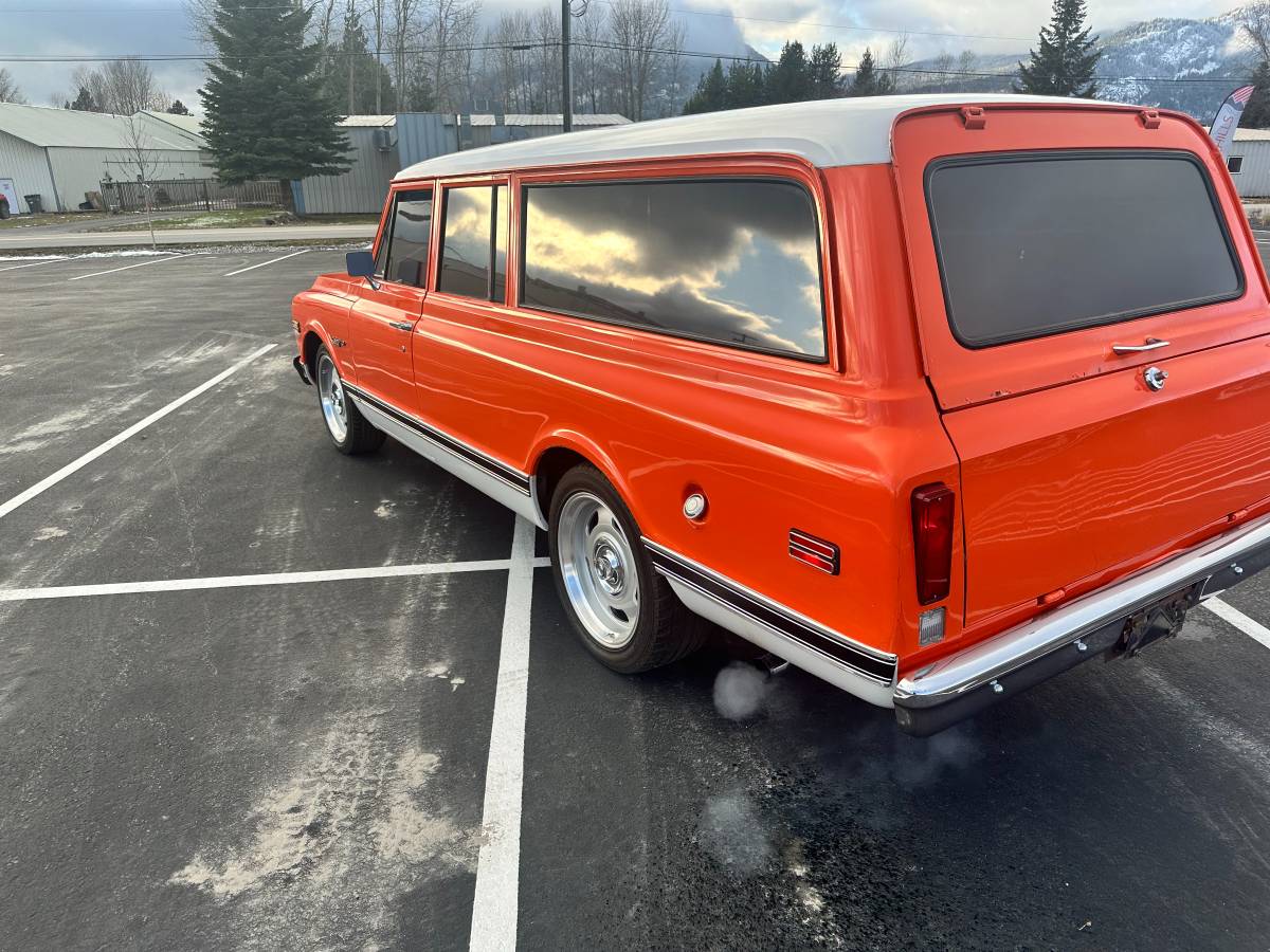 Chevrolet-Suburban-1972-5