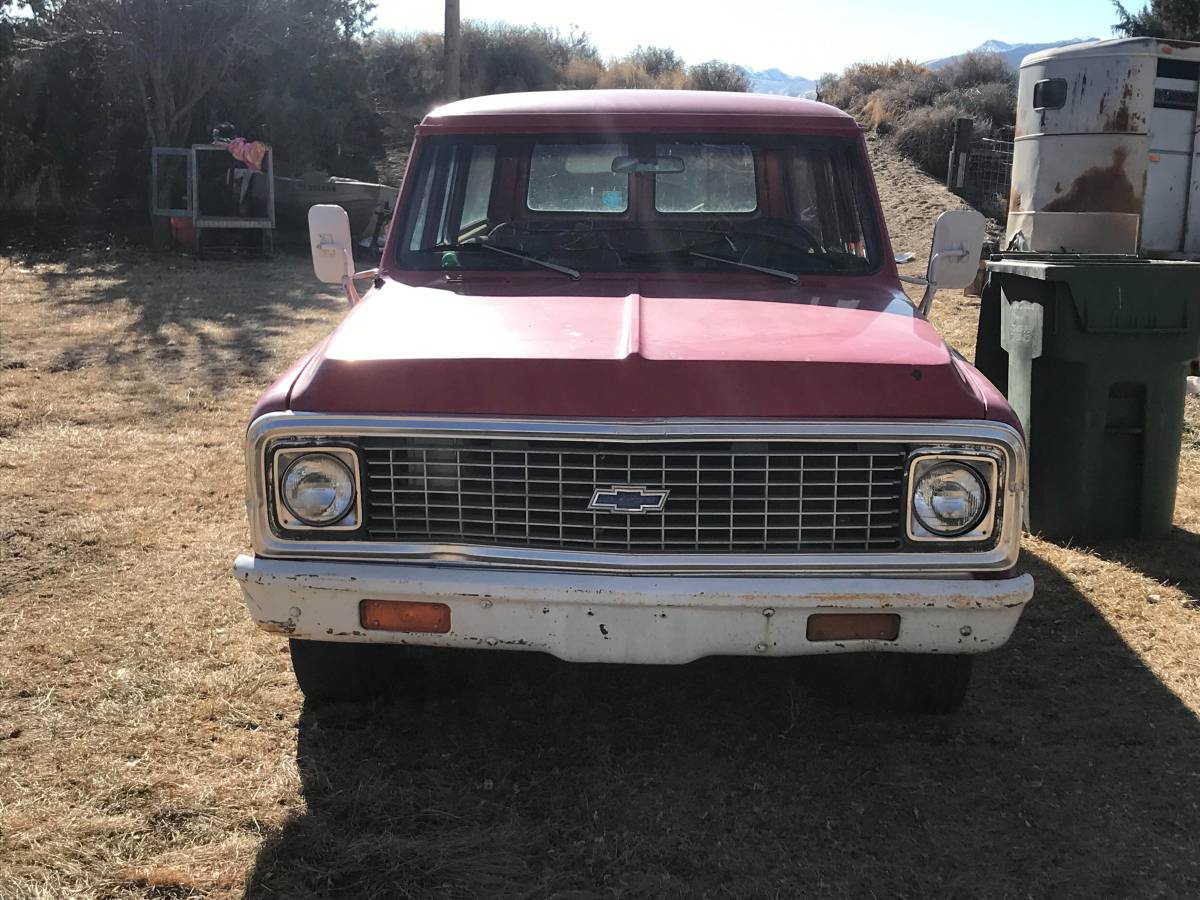 Chevrolet-Suburban-1972-red-228526-2