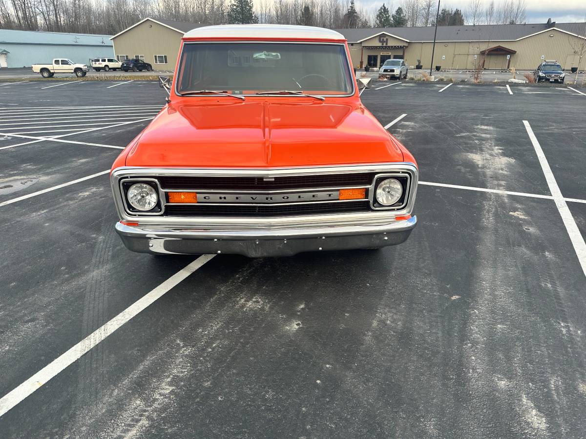 Chevrolet-Suburban-1972