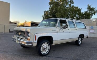 Chevrolet-Suburban-1974-1