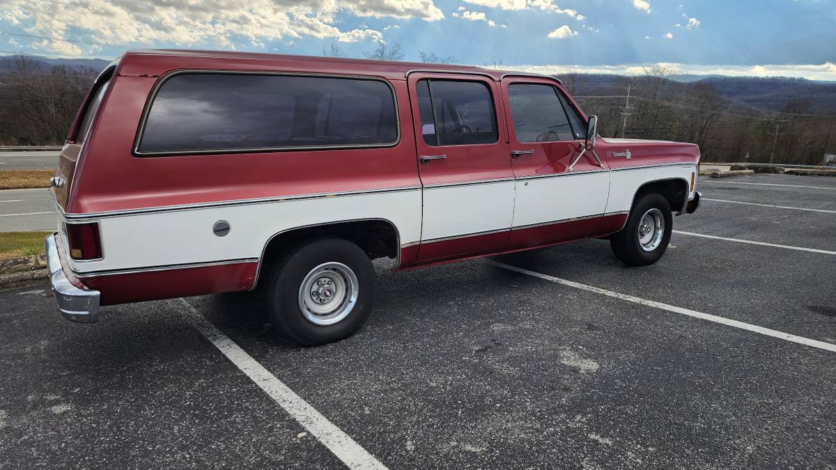 Chevrolet-Suburban-1977-1