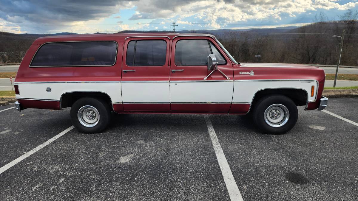 Chevrolet-Suburban-1977