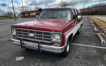 Chevrolet-Suburban-1977-2