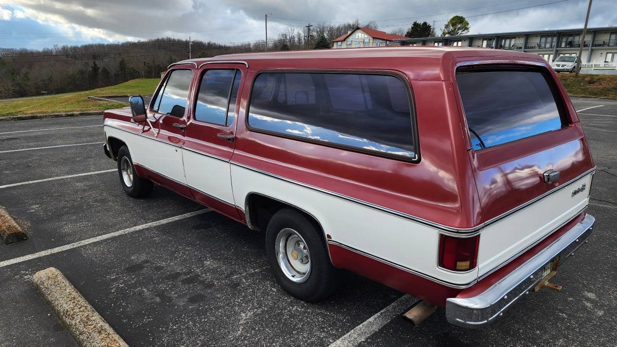 Chevrolet-Suburban-1977-4