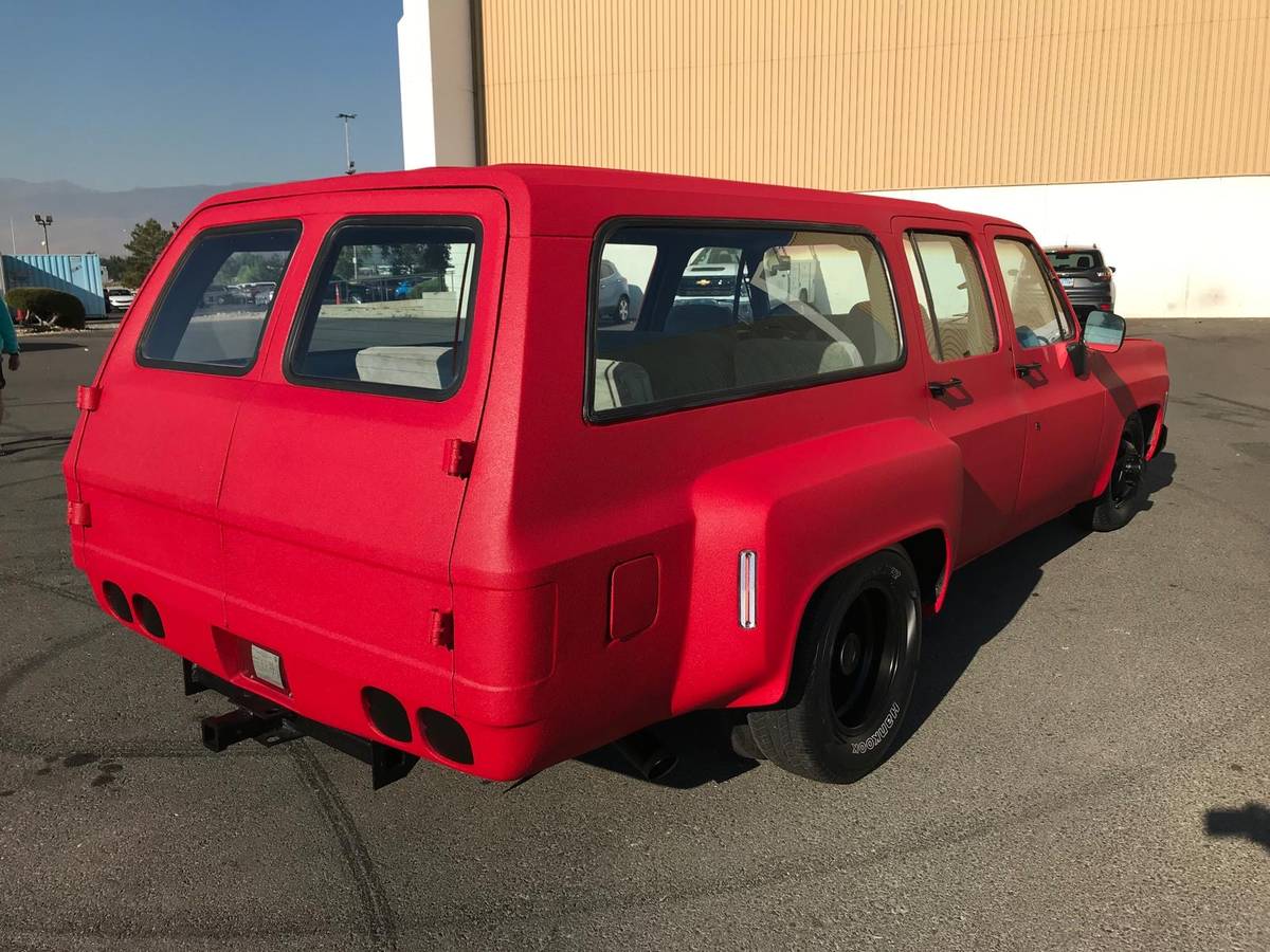 Chevrolet-Suburban-1977-5