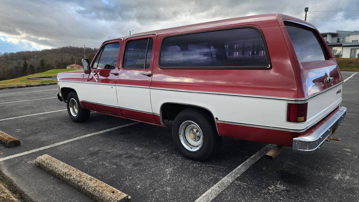 Chevrolet-Suburban-1977-6