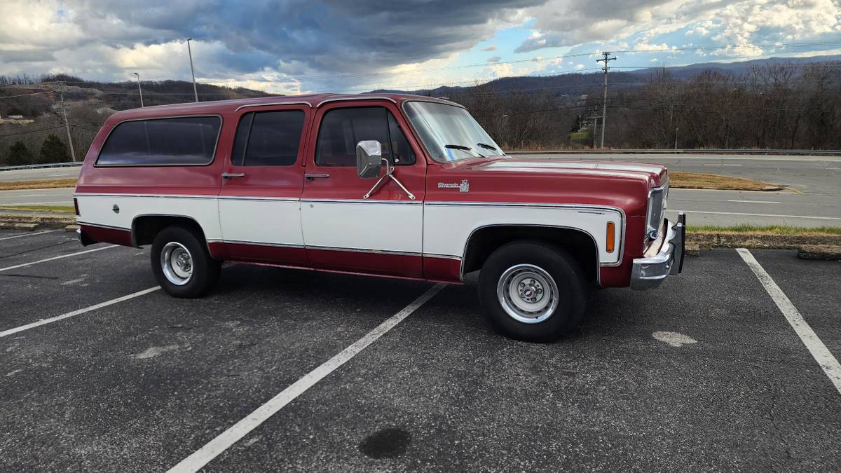 Chevrolet-Suburban-1977-8