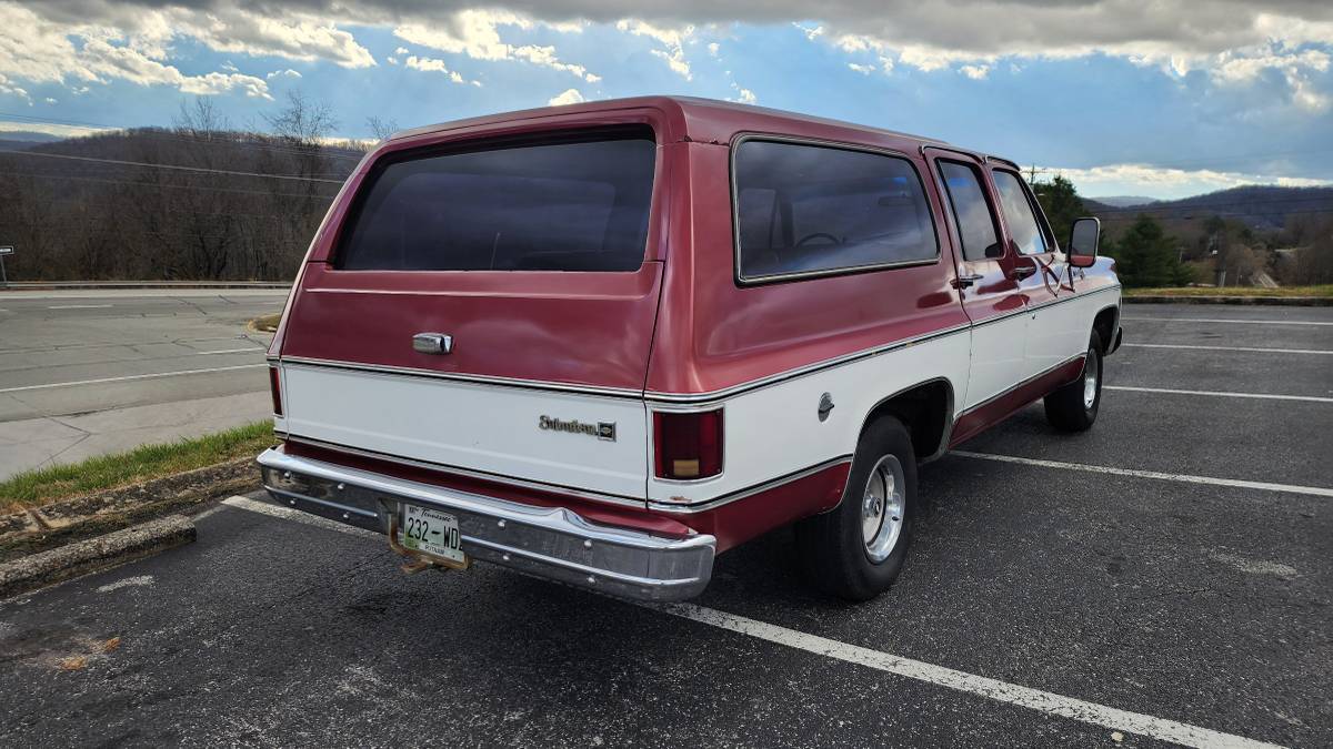 Chevrolet-Suburban-1977-9