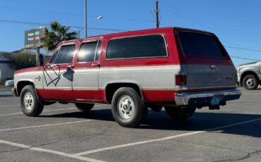 Chevrolet-Suburban-1984-3