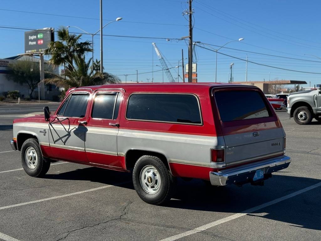 Chevrolet-Suburban-1984-4