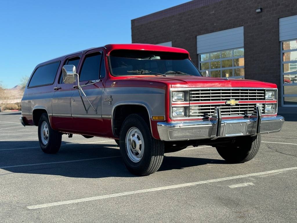 Chevrolet-Suburban-1984-6