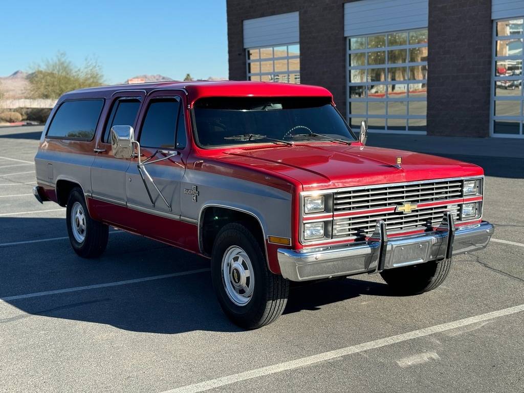 Chevrolet-Suburban-1984-7