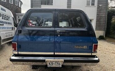 Chevrolet-Suburban-1988-2