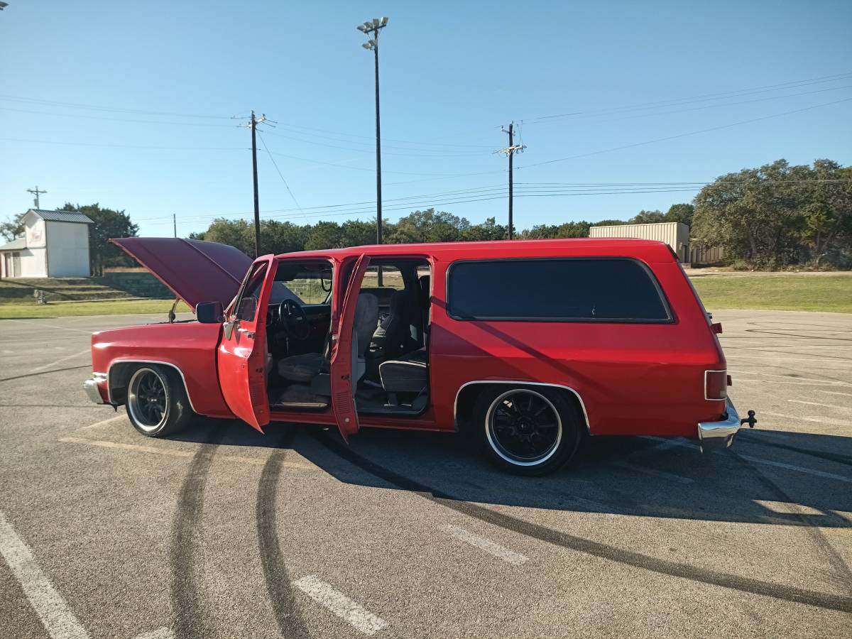 Chevrolet-Suburban-1989-1