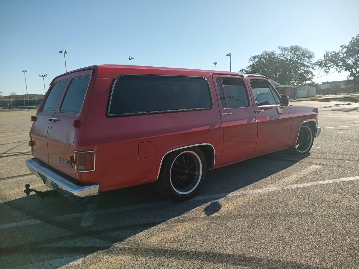 Chevrolet-Suburban-1989-12