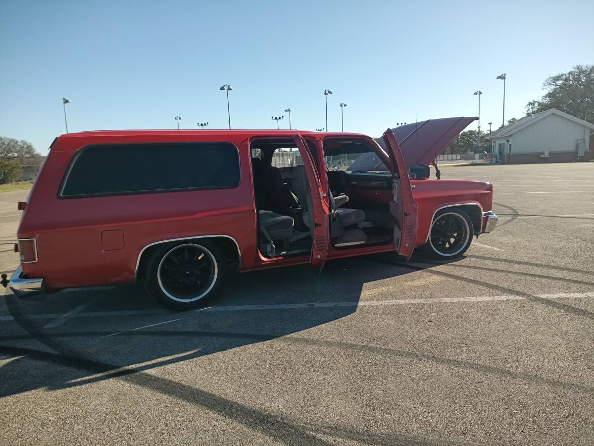 Chevrolet-Suburban-1989-6