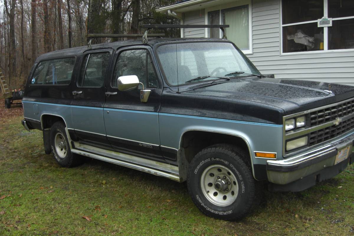 Chevrolet-Suburban-1990-1