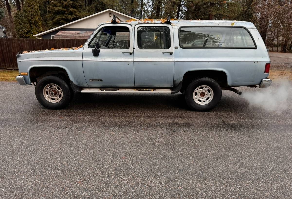 Chevrolet-Suburban-1990-1