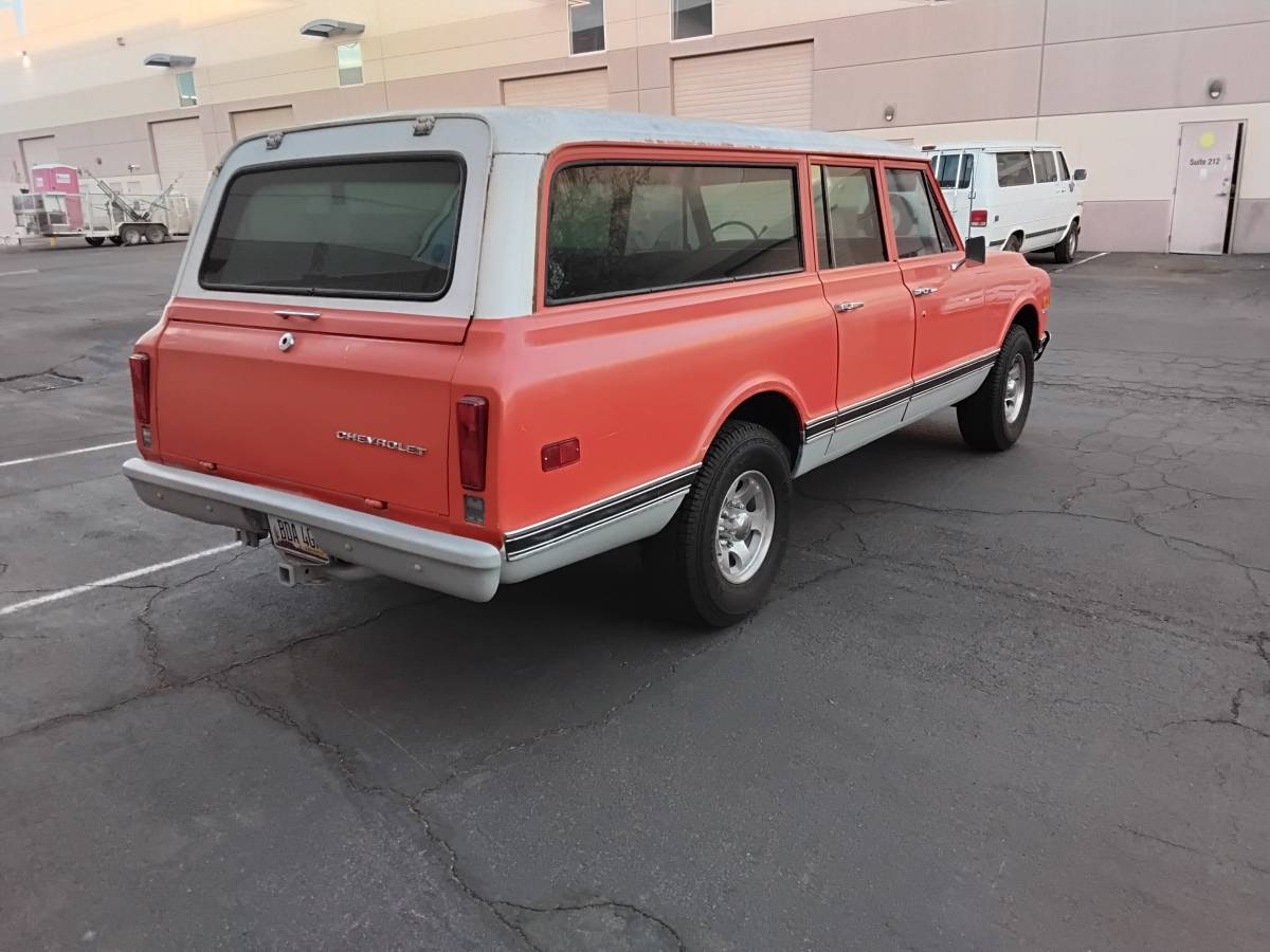 Chevrolet-Suburban-2500-1972-orange-16093-1