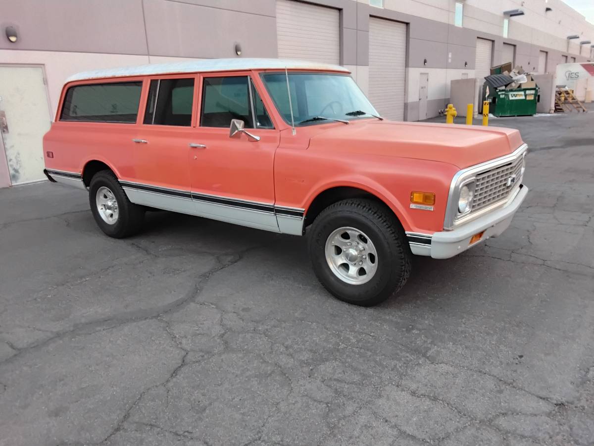 Chevrolet-Suburban-2500-1972-orange-16093