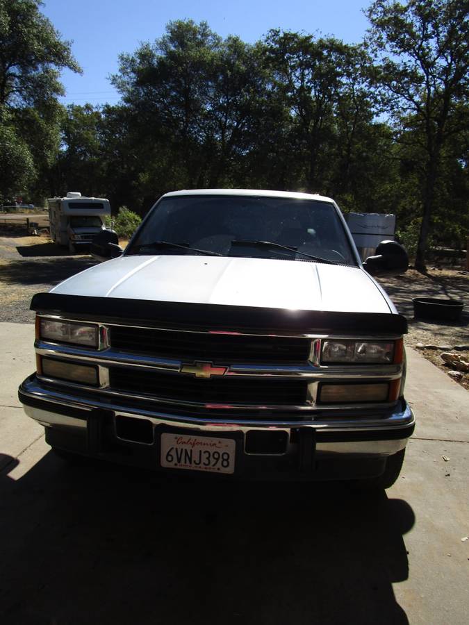 Chevrolet-Suburban-2500-diesel-1995-1