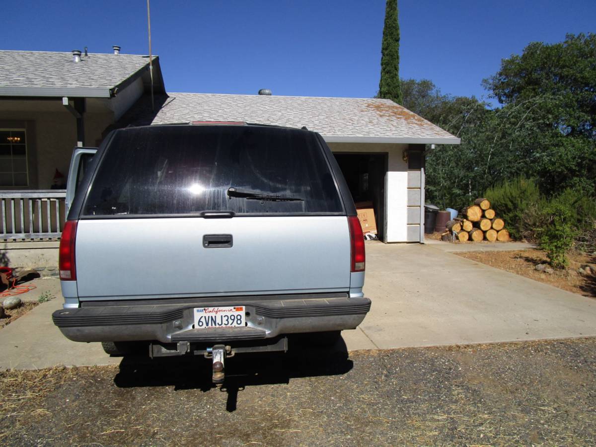 Chevrolet-Suburban-2500-diesel-1995-2