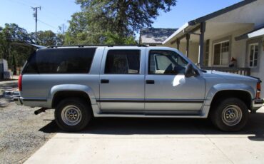 Chevrolet-Suburban-2500-diesel-1995