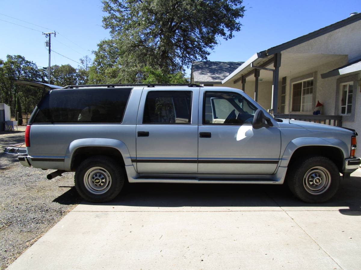 Chevrolet-Suburban-2500-diesel-1995