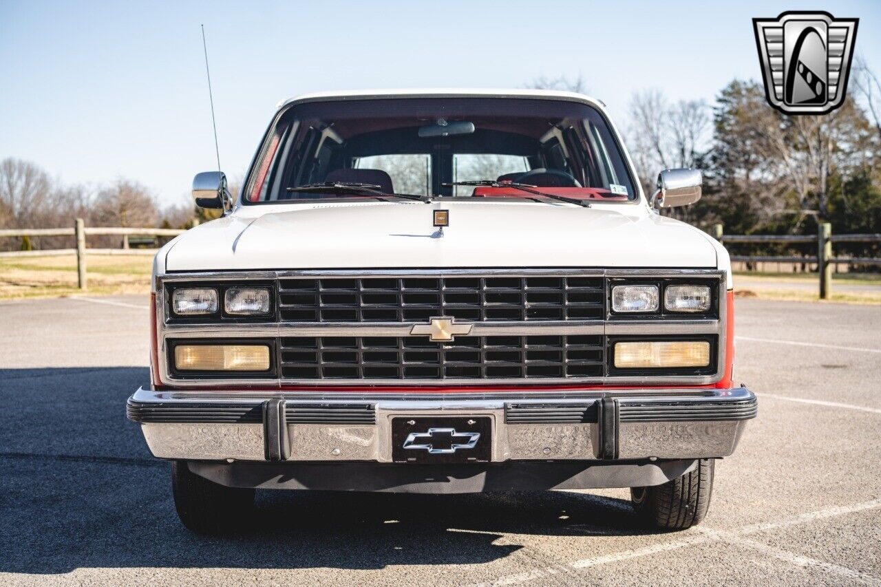 Chevrolet-Suburban-Cabriolet-1991-Red-Red-176849-9