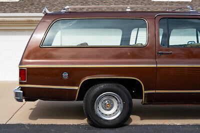 Chevrolet-Suburban-Pickup-1977-9