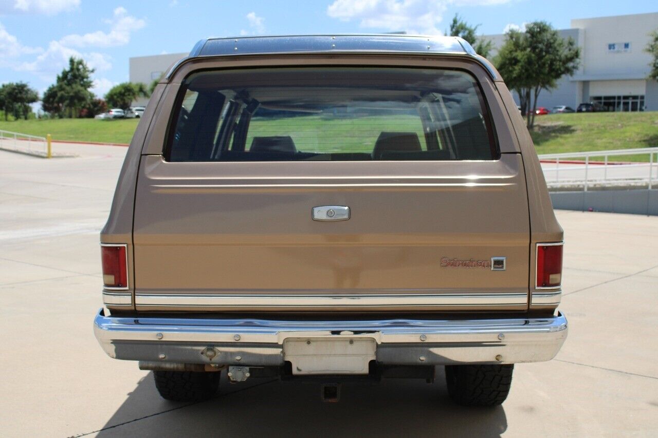 Chevrolet-Suburban-Pickup-1988-4