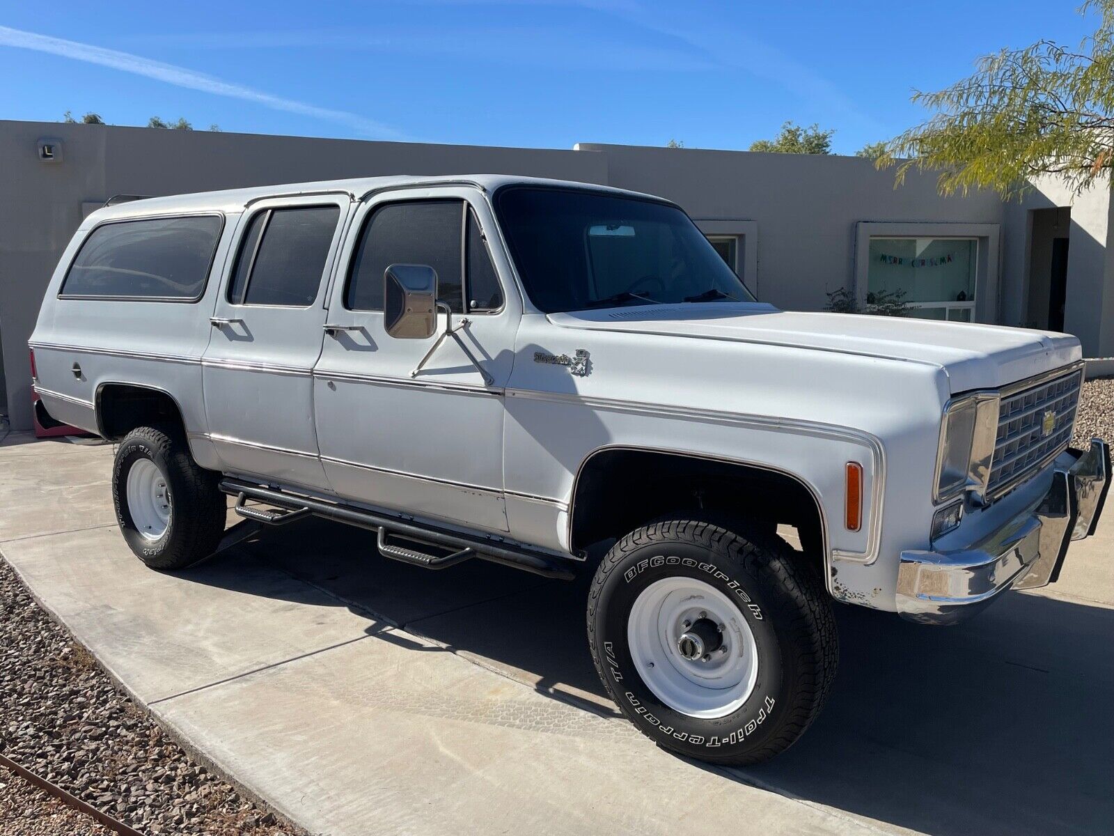 Chevrolet-Suburban-SUV-1976-1