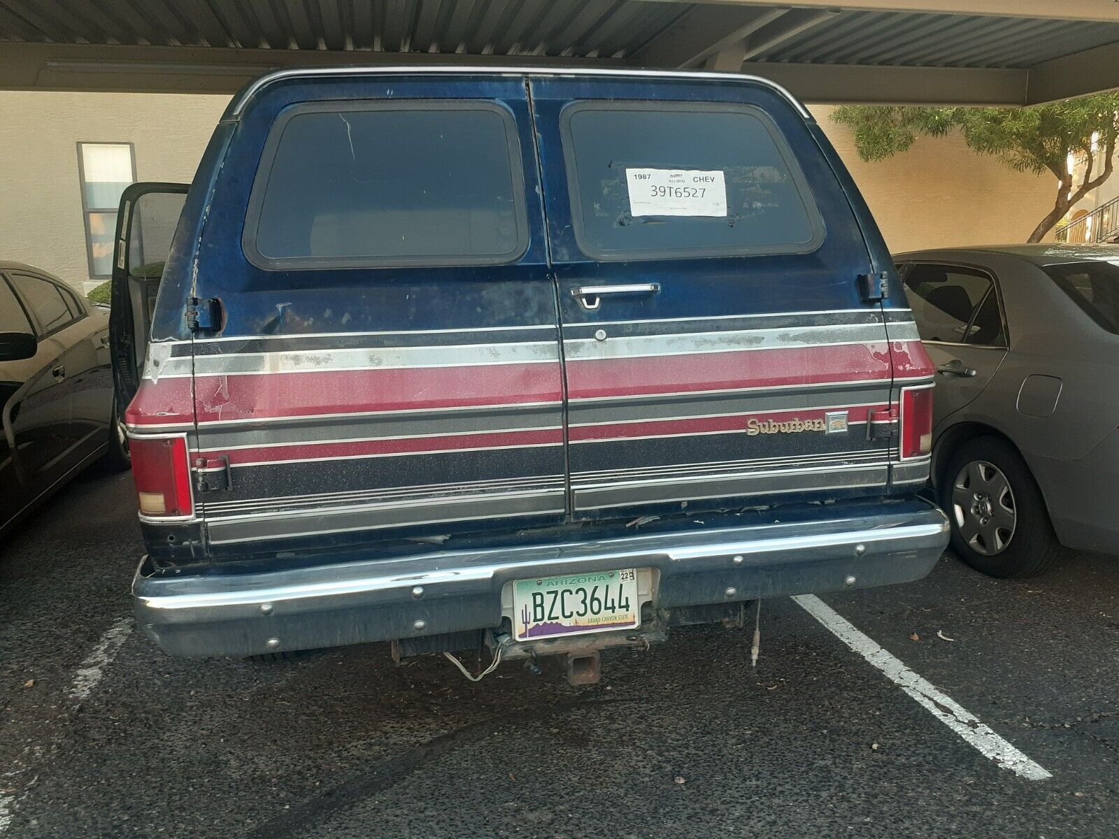 Chevrolet-Suburban-SUV-1987-Black-Gray-300947-3