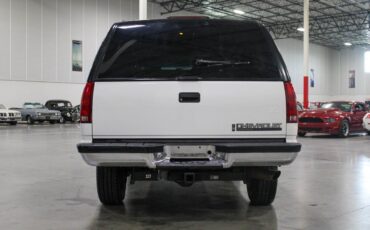 Chevrolet-Suburban-SUV-1995-White-Gray-368467-4