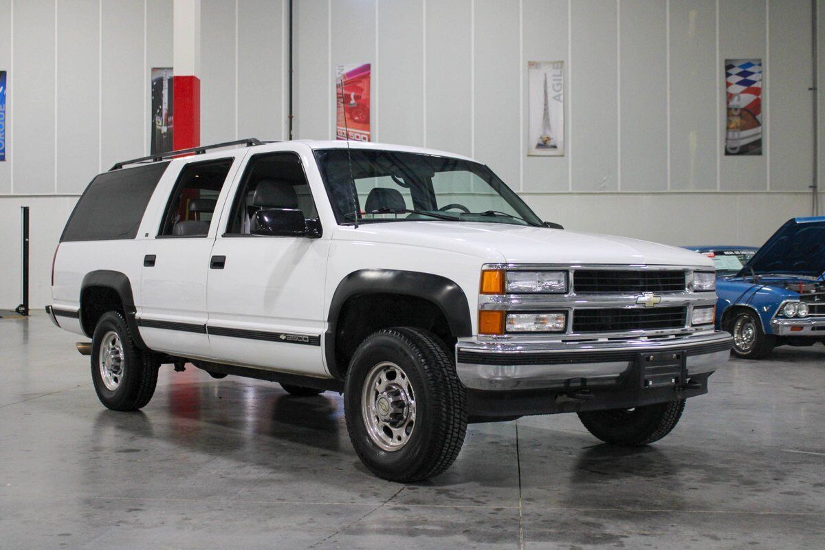 Chevrolet-Suburban-SUV-1995-White-Gray-368467-7