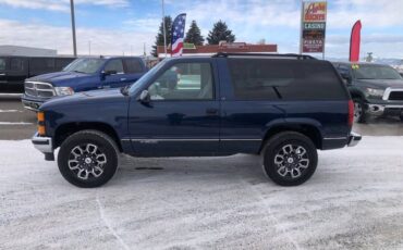 Chevrolet-Tahoe-1995-blue-384751-1