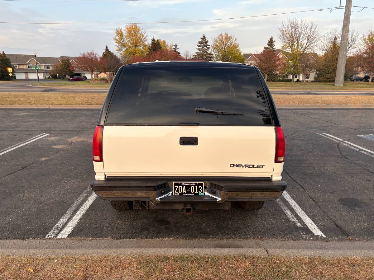 Chevrolet-Tahoe-1995-white-318649-7