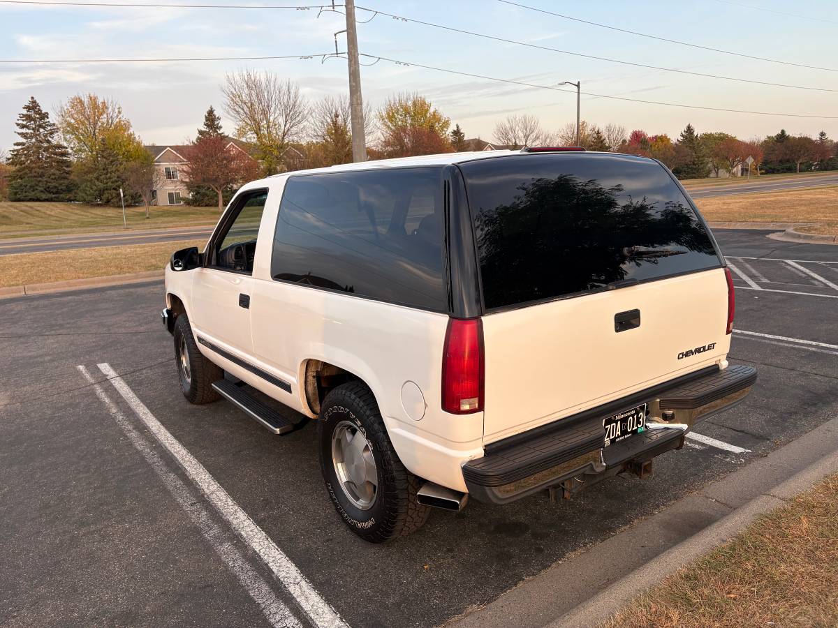 Chevrolet-Tahoe-1995-white-318649-8