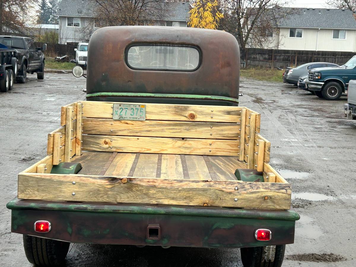 Chevrolet-Truck-1946-green-19312-4