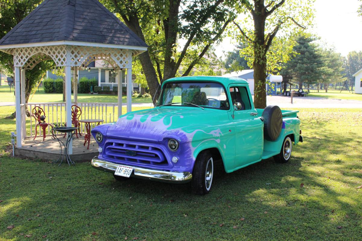 Chevrolet-Truck-1957-green-94401-13