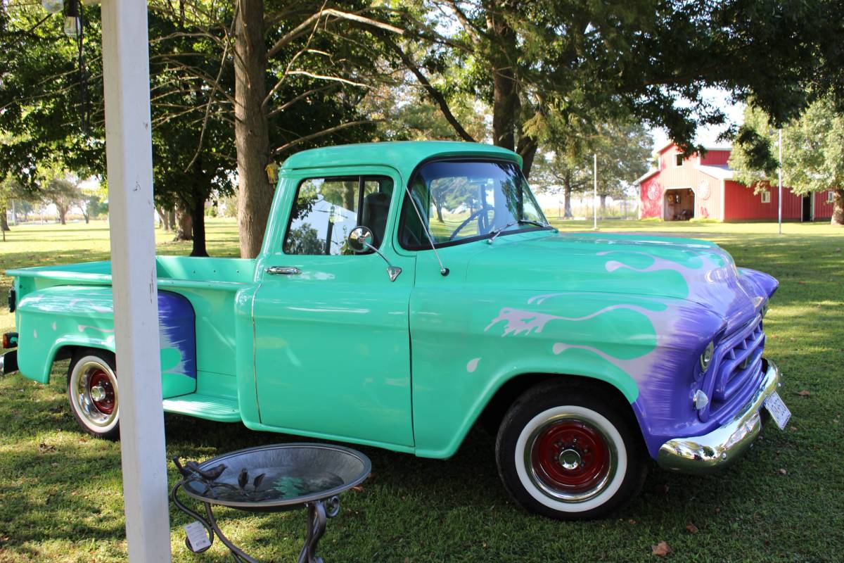 Chevrolet-Truck-1957-green-94401-16