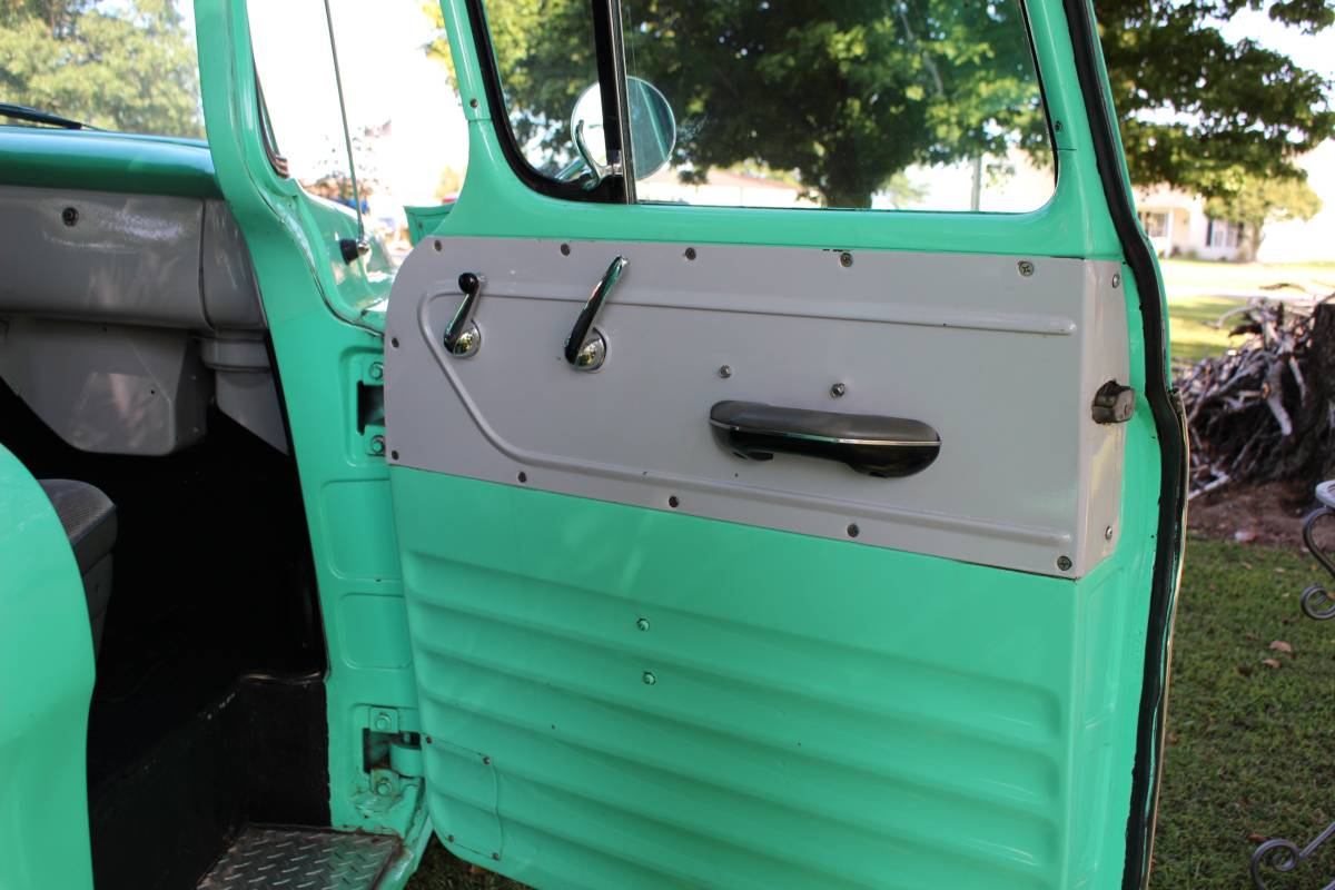 Chevrolet-Truck-1957-green-94401-7